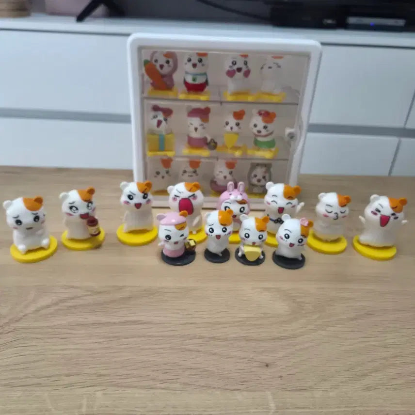 [BUNJANG] Ebichu 14-Piece Figure Set / 에비츄 피규어 14개세트