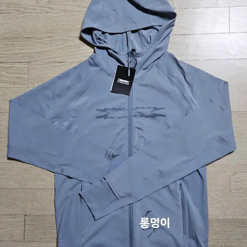 [BUNJANG] LE SSERAFIM Sakura PUREFLOW Signed Jacket (Size M) / 르세라핌 사쿠라 PUREFLOW 친필사인 자켓