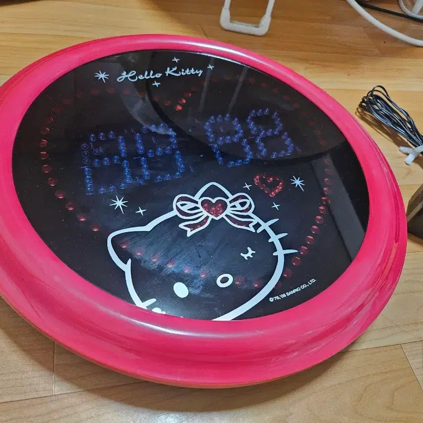 [BUNJANG] Classic Hello Kitty LED Wall Clock / 고전키티 LED 벽시계 팝니다 (작동o)