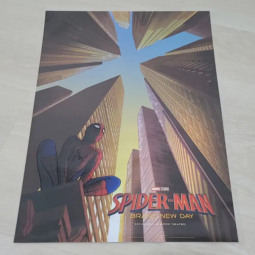 [BUNJANG] Spider-Man Cinematic Archive Poster + Pin Badge Set / [전용박스 안전포장] 스파이더맨 시네 아카이브 포스터 + 핀뱃지