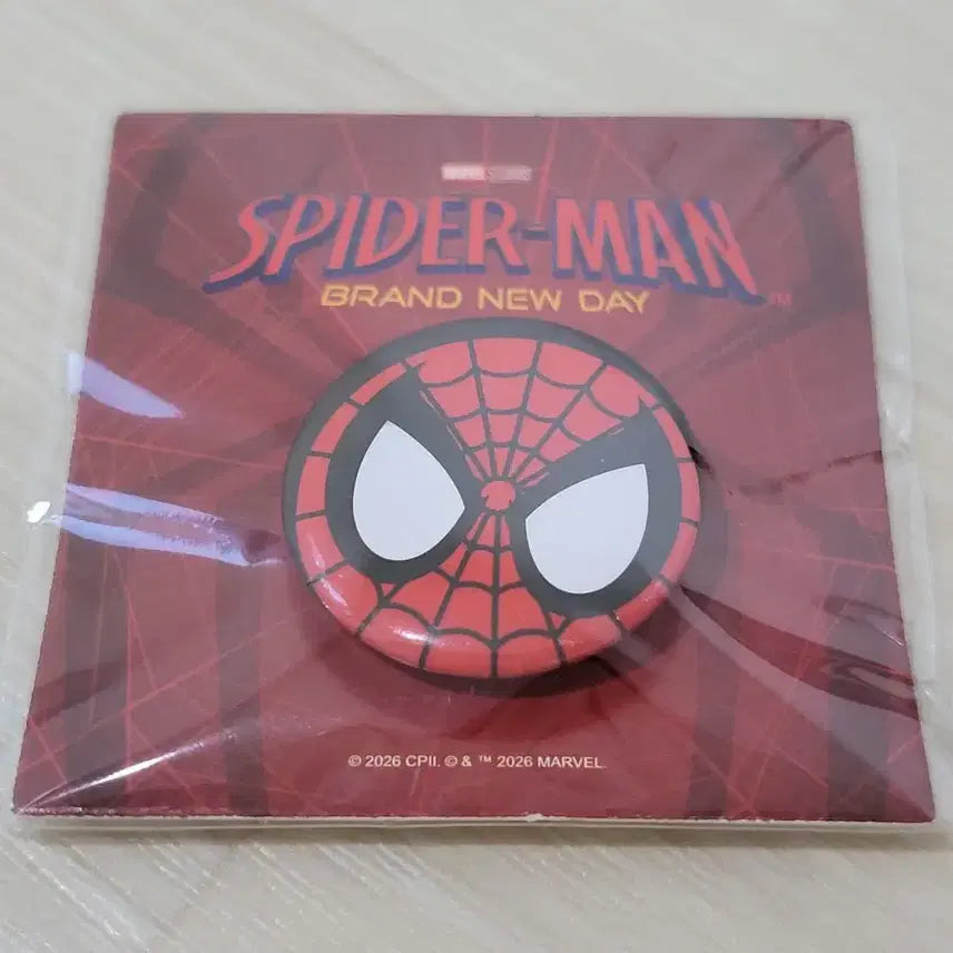 [BUNJANG] Spider-Man Cinematic Archive Poster + Pin Badge Set / [전용박스 안전포장] 스파이더맨 시네 아카이브 포스터 + 핀뱃지