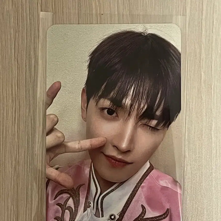 [BUNJANG] ATEEZ Hongjoong Photocard / 큐스티즈 큐티즈 에이티즈 홍중 포카