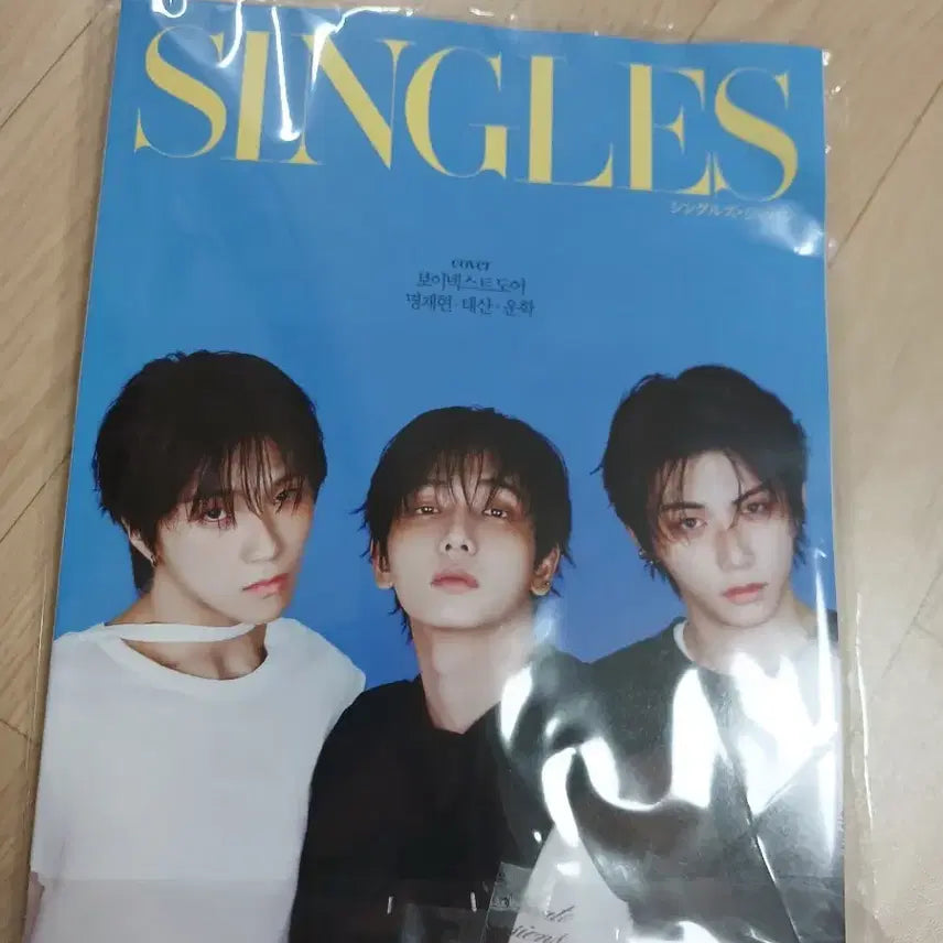 [BUNJANG] BOYNEXTDOOR Magazine (Damaged) / 보넥도 잡지 판매 (구겨짐 하자)