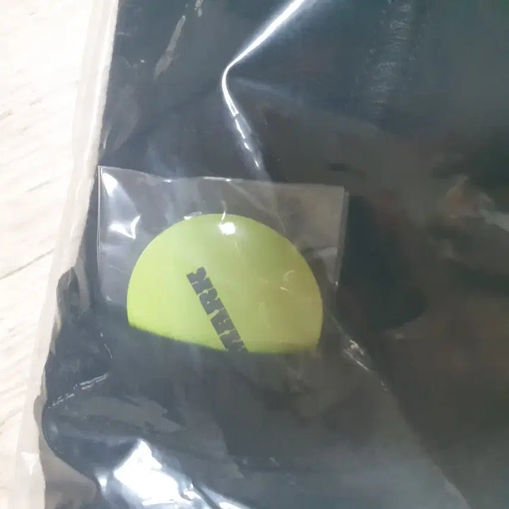 [BUNJANG] NCT DREAM Mark T-Shirt + Pin Button Set / NCT DREAM T-SHIRT + Mark  PIN BUTTON SET