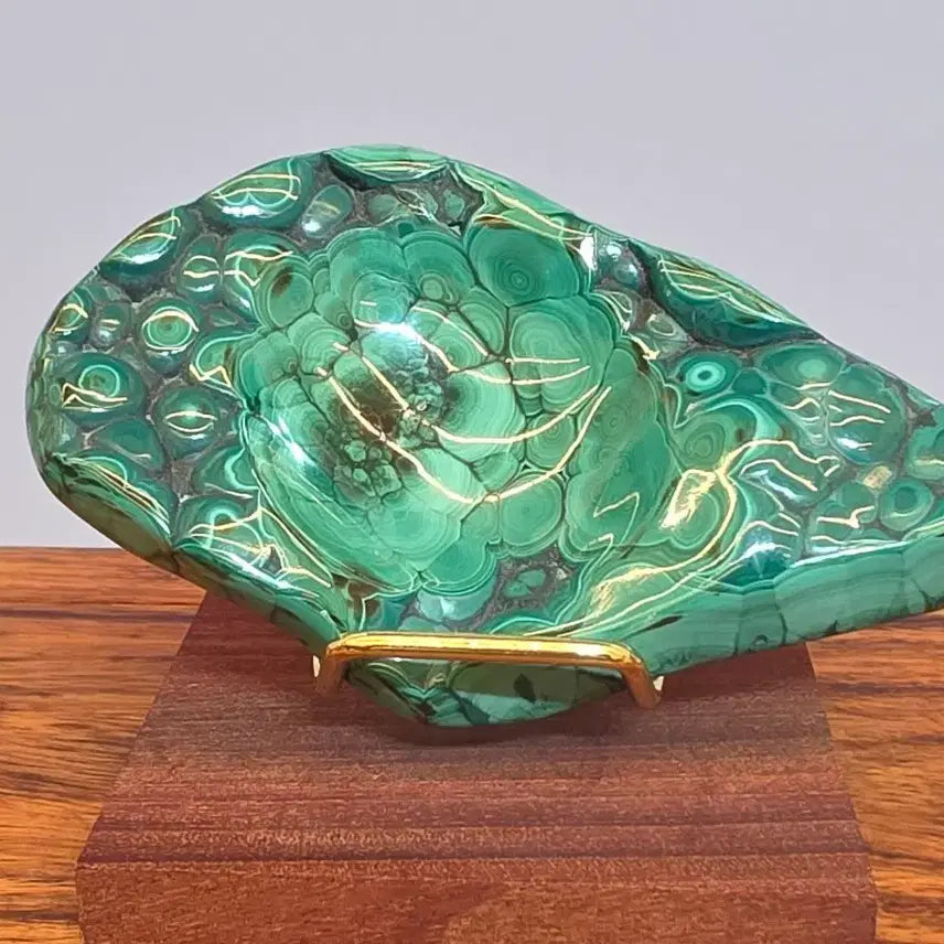 [BUNJANG] Malachite Peacock Stone Mineral Display Stone with Stand / 26090305 한송이 목단꽃이 활짝 핀 말라카이트 공작석 광물 수석 팝니다
