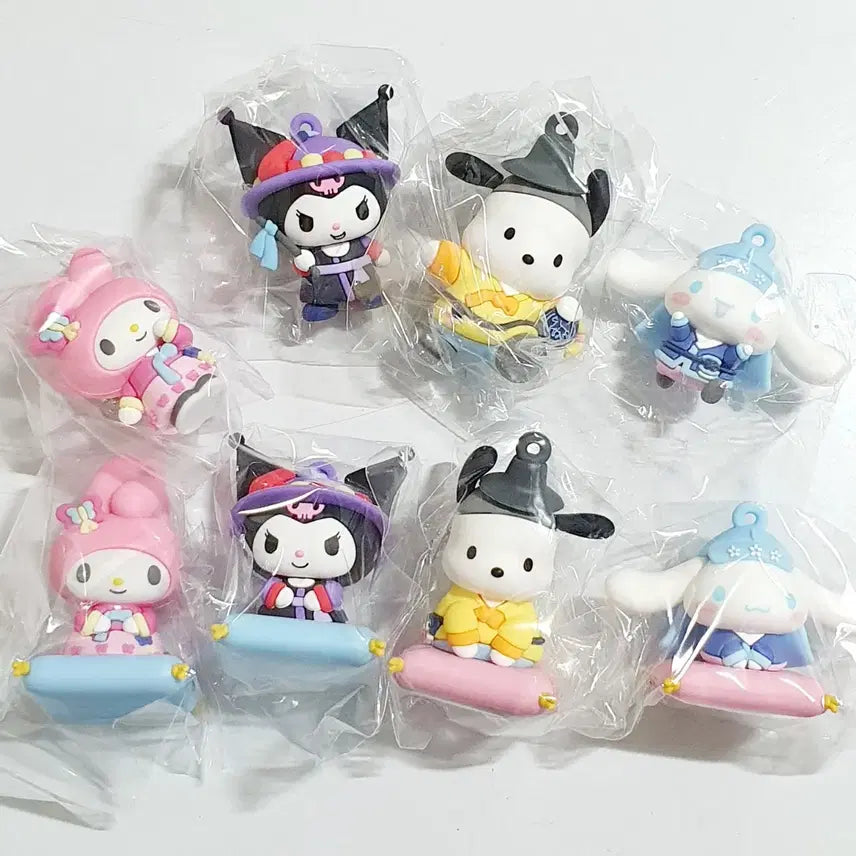 [BUNJANG] Ediya Coffee Sanrio Hanbok Figure Magnet Full Set / 이디야 산리오 피규어 마그넷 8종 풀세트