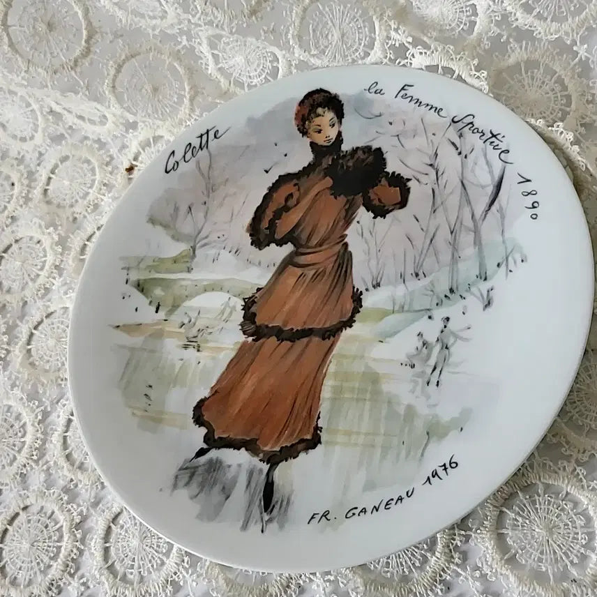 [BUNJANG] 19th-20th Century Women Decorative Plate / 리모지 세기의 여성들 장식접시