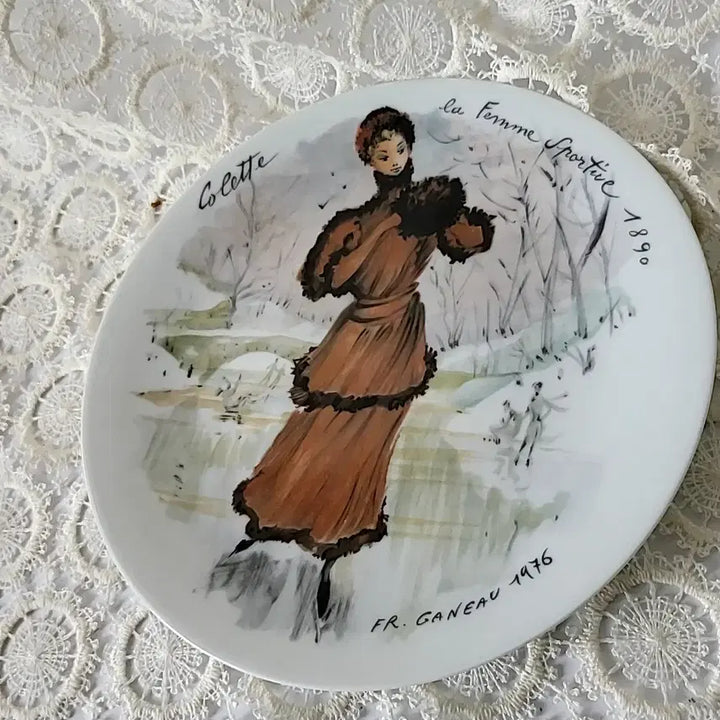 [BUNJANG] 19th-20th Century Women Decorative Plate / 리모지 세기의 여성들 장식접시