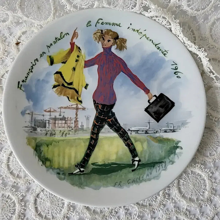[BUNJANG] 19th-20th Century Women Decorative Plate / 리모지 세기의 여성들 장식접시