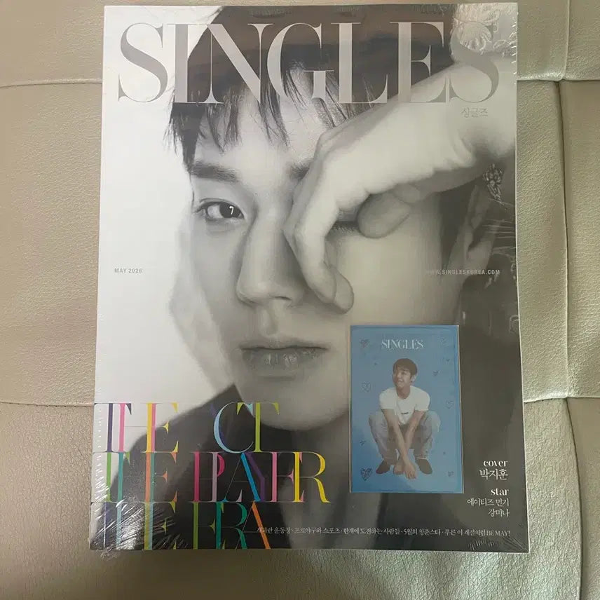 [BUNJANG] Park Ji Hoon Singles Magazine Photocard Set / 싱글즈 잡지 박지훈 포토카드 포함 미개봉