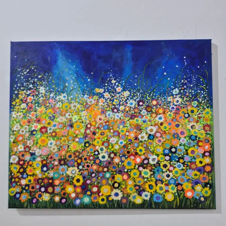 [BUNJANG] Vibrant Wildflowers on Deep Blue Canvas Painting / 깊은 푸름과 들꽃들 그림