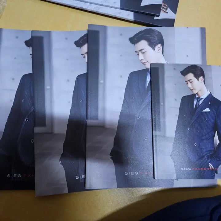 [BUNJANG] Lee Jong Suk Photobook &amp; Magazine Bundle / 이종석 화보집 및 잡지 일괄판매
