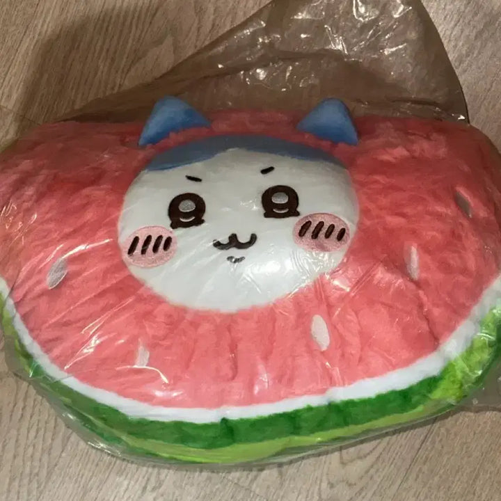 [BUNJANG] Chiikawa MiniSo Limited Watermelon Hachitore Cushion / 치이카와 먼작귀 중국 미니소 한정 수박 하치와레 인형 쿠션
