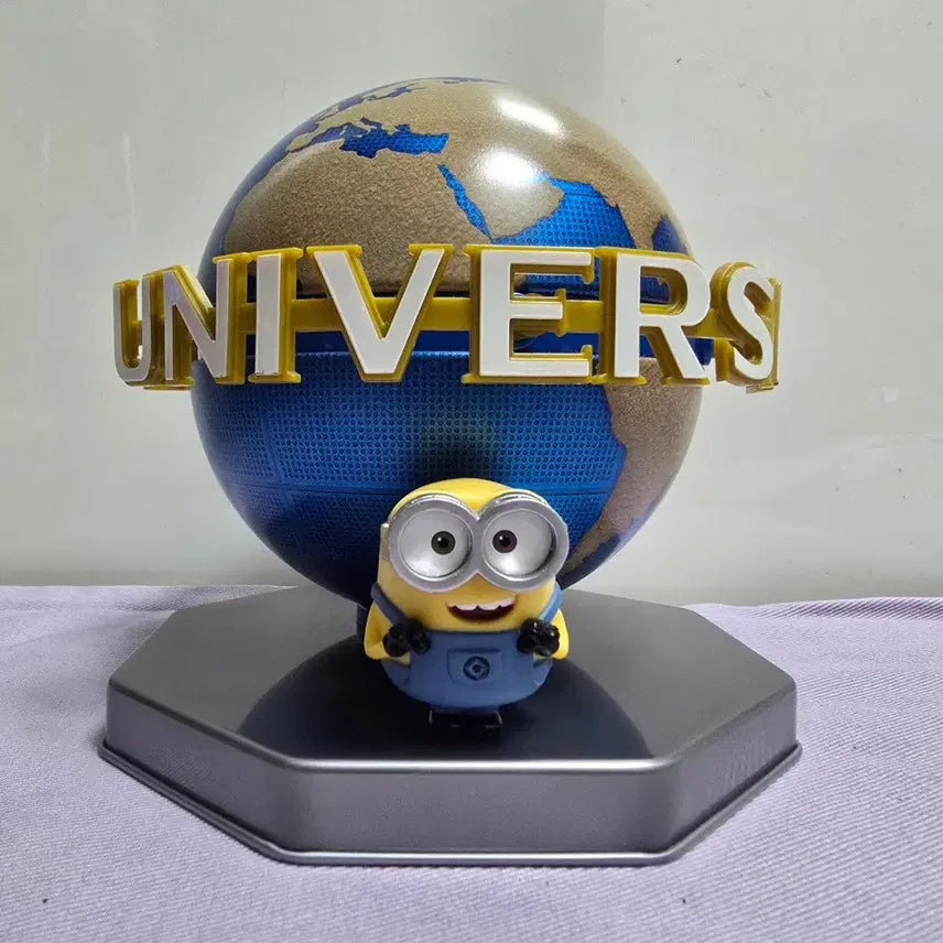 [BUNJANG] Universal Studios Japan Minions Globe Figure / 유니버셜 스튜디오 재팬 지구본 미니언즈 피규어