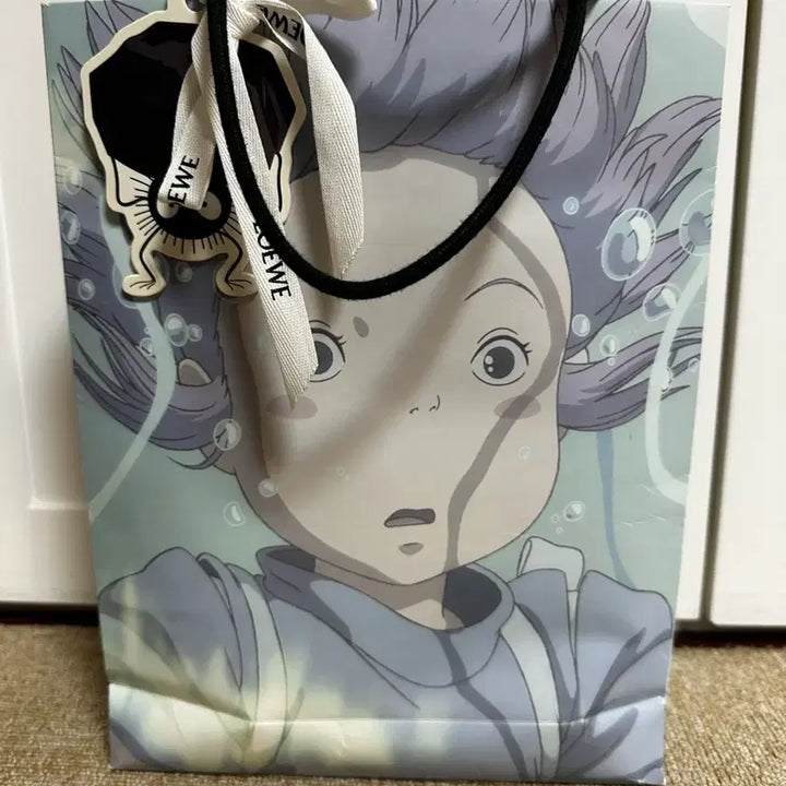[BUNJANG] Loewe x Spirited Away No-Face Shopping Bag / 로에베 x 센과 치히로의 행방불명 센(치히로) 쇼핑백 + 먼지귀신(스스와타리) 택