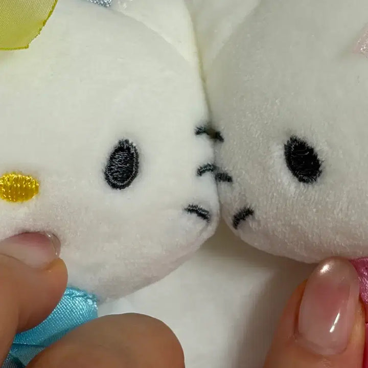 [BUNJANG] Hello Kitty Twin Cheek Magnetic Doll Keychain / 헬로키티 쌍둥이 볼따구 자석 인형키링