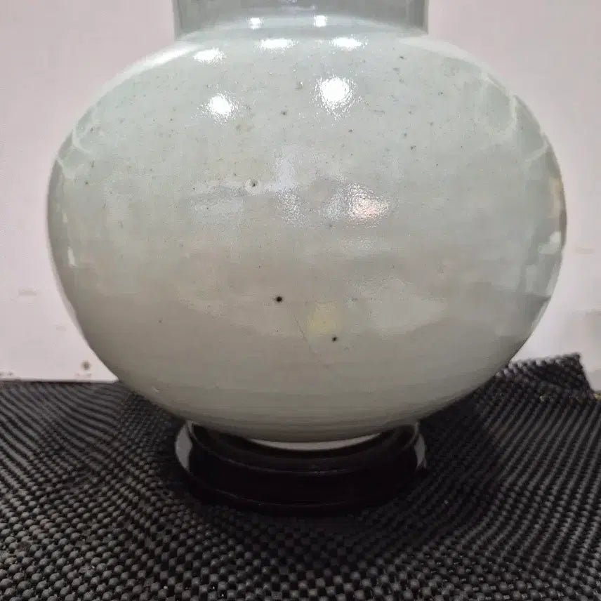 [BUNJANG] Im Hwagong Celadon Porcelain Moon Jar / 꽂꽂이와  현대도예가의선구자 임화공 백자소장품