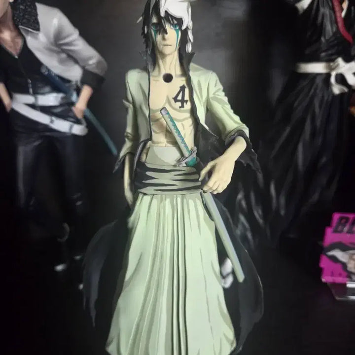 [BUNJANG] Bleach Ulquiorra Repainted Figure / 블리치 우르키오라 리페인트 피규어