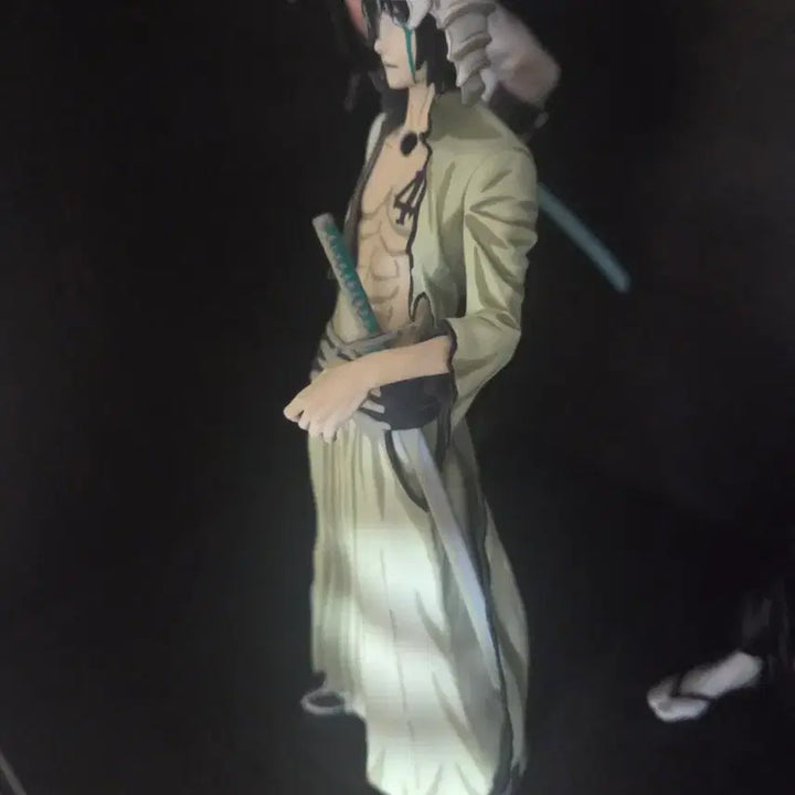 [BUNJANG] Bleach Ulquiorra Repainted Figure / 블리치 우르키오라 리페인트 피규어