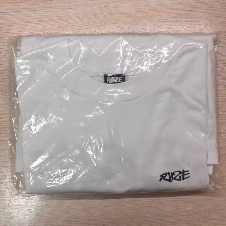 [BUNJANG] RIIZE Valentine MD Long Sleeve White / 라이즈 발렌타인 md 롱슬리브 화이트