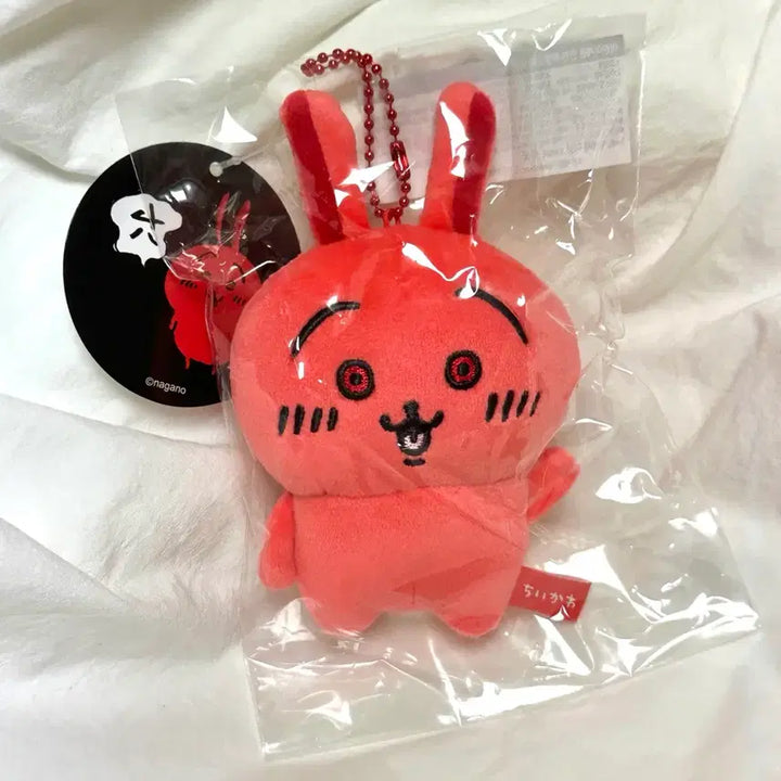 [BUNJANG] Chiikawa Usagi "Different From Usual" Red Mascot Plush Keychain (Sealed) / [미개봉] 치이카와 평소와 달라 빨간 우사기 마스코트 인형 키링