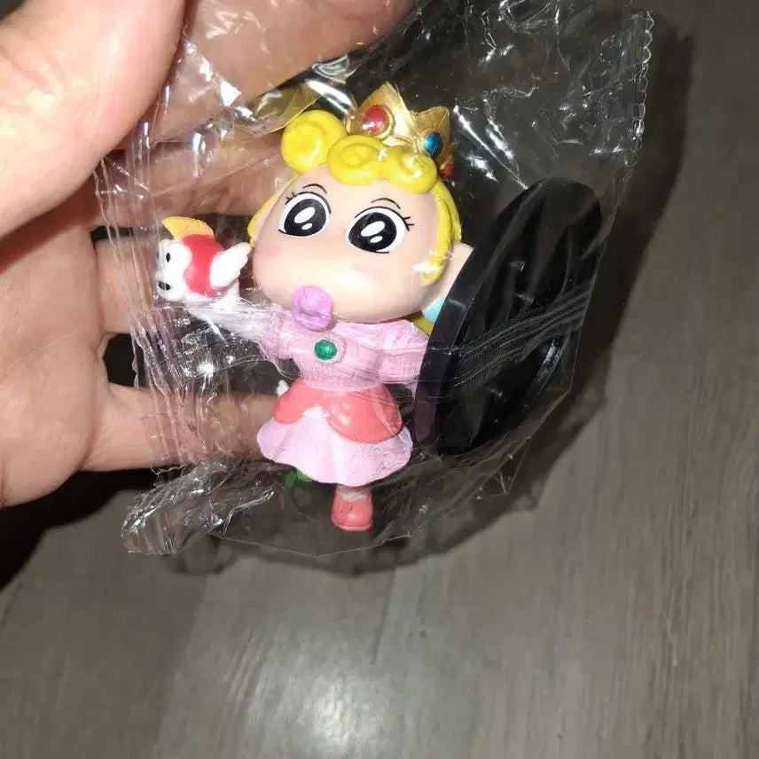 [BUNJANG] Shin-chan Peach Princess Figure / 짱아피치공주피규어(무료배송)