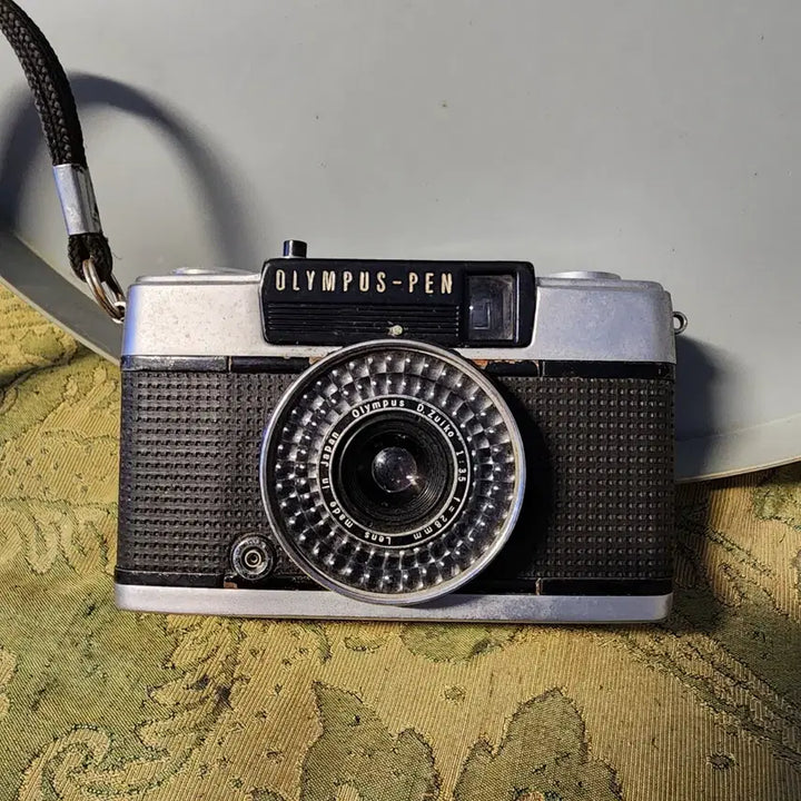 [BUNJANG] 1973 Olympus Pen EE-3 Half-Frame Film Camera (Japan) / 1973년 Japan 빈티지 하프프레임 필름 카메라, 올림푸스 펜 EE-3찍어보지 않아 작동상태 알수없어요 50000원