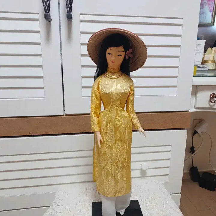[BUNJANG] Vietnamese Ao Dai Doll with Hat / 베트남아오자이인형&amp;모자