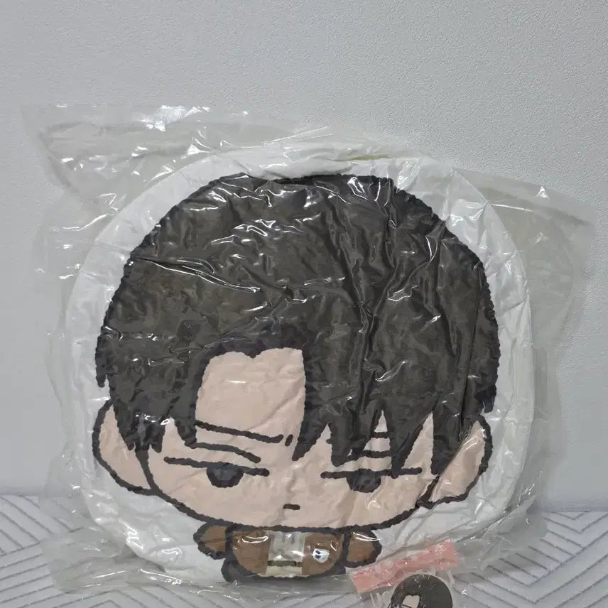 [BUNJANG] Attack on Titan Levi 40cm Large Cushion + Cushion Keychain Set / [미개봉]진격의 거인 리바이 40cm 대형쿠션 + 쿠션키링 소최모 진격거