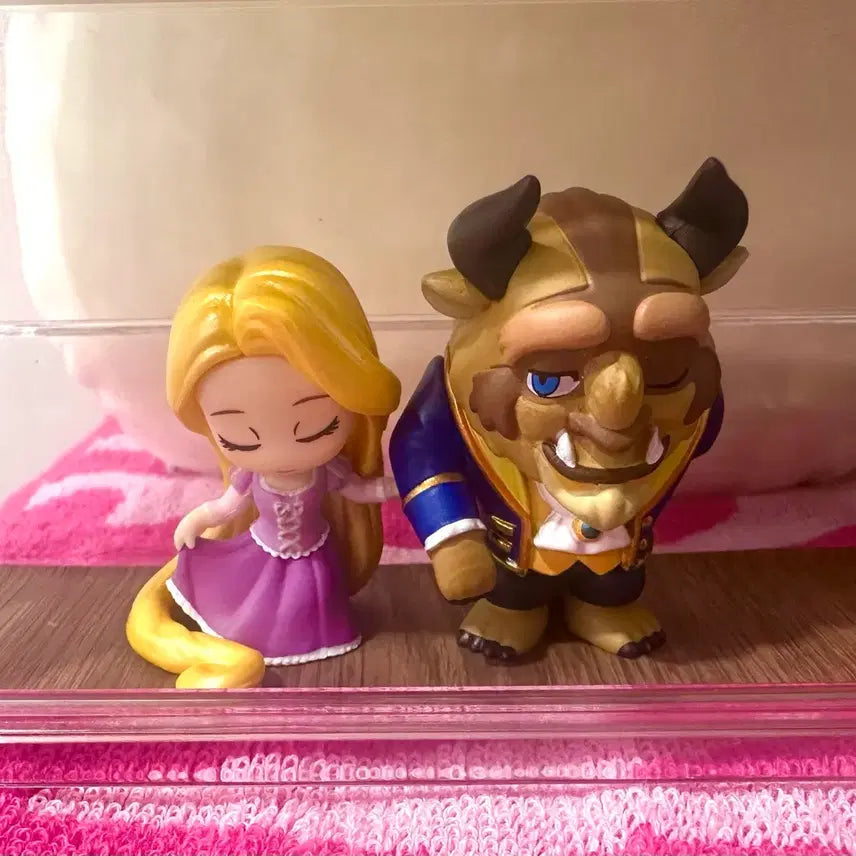 [BUNJANG] Beauty and the Beast Rapunzel Gacha Figure / 정중히 인사 미녀와 야수 라푼젤 가챠 피규어.