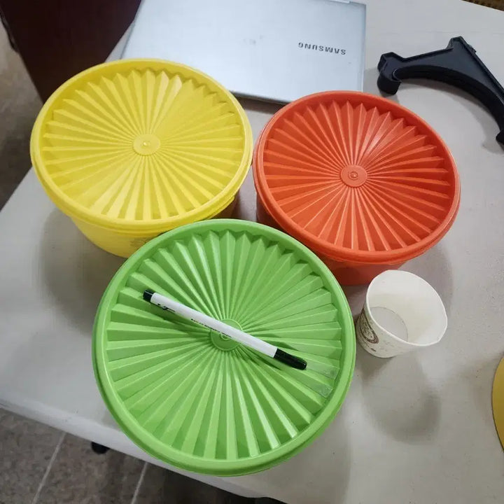 [BUNJANG] Vintage Tupperware Set (3 Pieces) / USA 오래된 사용제 타파웨어(Tupperware)지름20cm 높이8.3cm3개에45000원