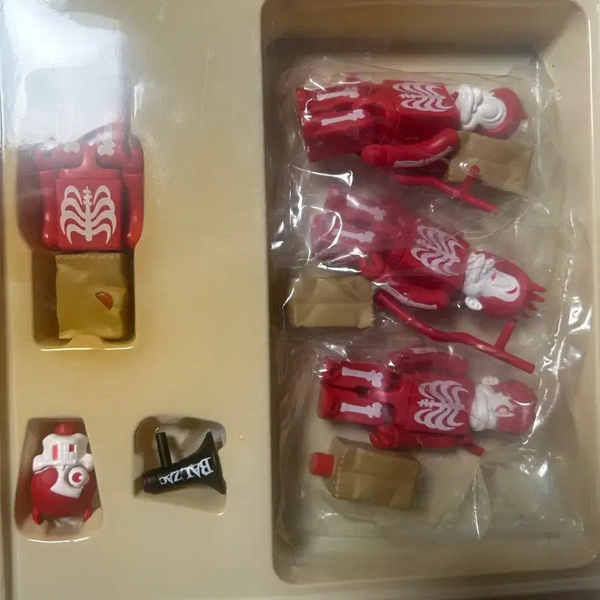 [BUNJANG] Bearbrick Red Figure with 7-inch Single Album / 발작 큐브릭 레드