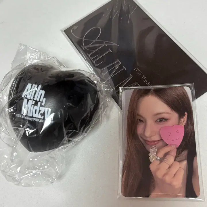 [BUNJANG] ITZY Fan Meeting Goods DAY2 Keychain Set / itzy 팬미팅 입장굿즈 DAY2 양도 키링제외
