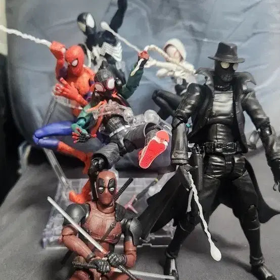 [BUNJANG] Hot Toys 6-Inch Spider-Man Bundle Set / 핫토이x 6인치  묻지마 스파이더맨 7개