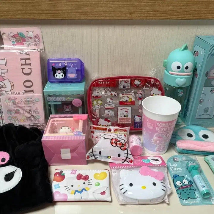 [BUNJANG] Sanrio Hello Kitty Kuromi Hangyodon Miscellaneous Goods Bundle Set (15 Types) / 산리오 헬로키티 쿠로미 한교동 잡화굿즈 15종 정리 일괄판매 파우치 텀블러 무드등 공개박스