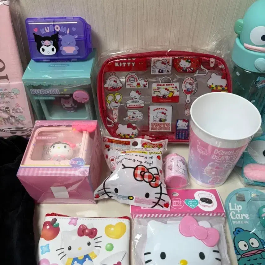 [BUNJANG] Sanrio Hello Kitty Kuromi Hangyodon Miscellaneous Goods Bundle Set (15 Types) / 산리오 헬로키티 쿠로미 한교동 잡화굿즈 15종 정리 일괄판매 파우치 텀블러 무드등 공개박스