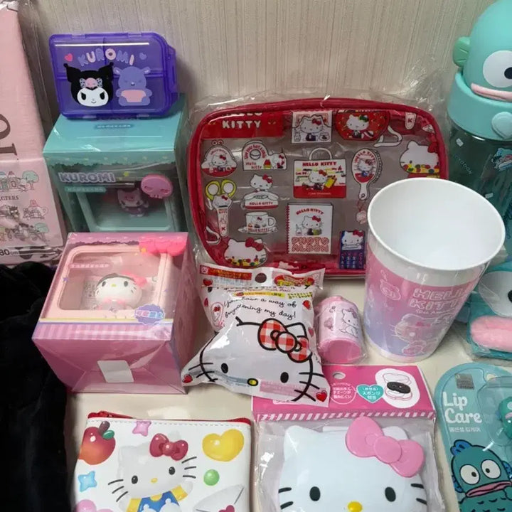 [BUNJANG] Sanrio Hello Kitty Kuromi Hangyodon Miscellaneous Goods Bundle Set (15 Types) / 산리오 헬로키티 쿠로미 한교동 잡화굿즈 15종 정리 일괄판매 파우치 텀블러 무드등 공개박스