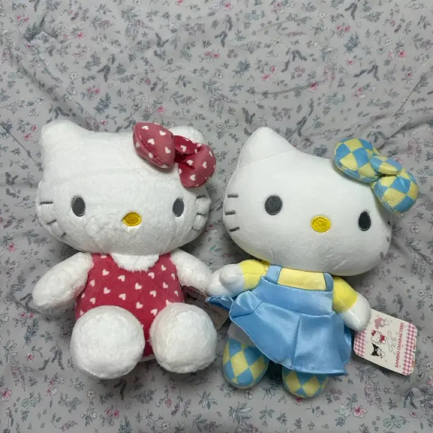 [BUNJANG] Hello Kitty Plush Doll Set / 헬로키티 봉제 인형 세트