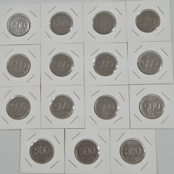[BUNJANG] 1982-2018 500 Won Coin Collection (33 Coins) / 500원 줄세우기 1982 - 2018년 33개