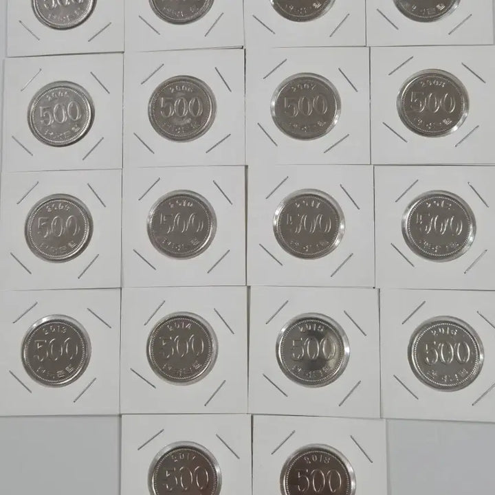 [BUNJANG] 1982-2018 500 Won Coin Collection (33 Coins) / 500원 줄세우기 1982 - 2018년 33개