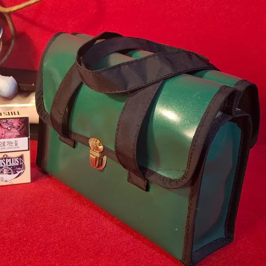 [BUNJANG] Vintage Deep Green Bag with Unique Clasp / 빈티지 가방 1점