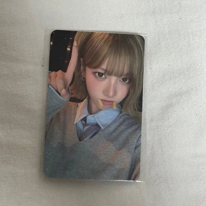 [BUNJANG] RESCENE May Lucky Draw Photocard (Shrimp Cracker Ver.) / 미개봉) 리센느 메이 미공포 새우깡