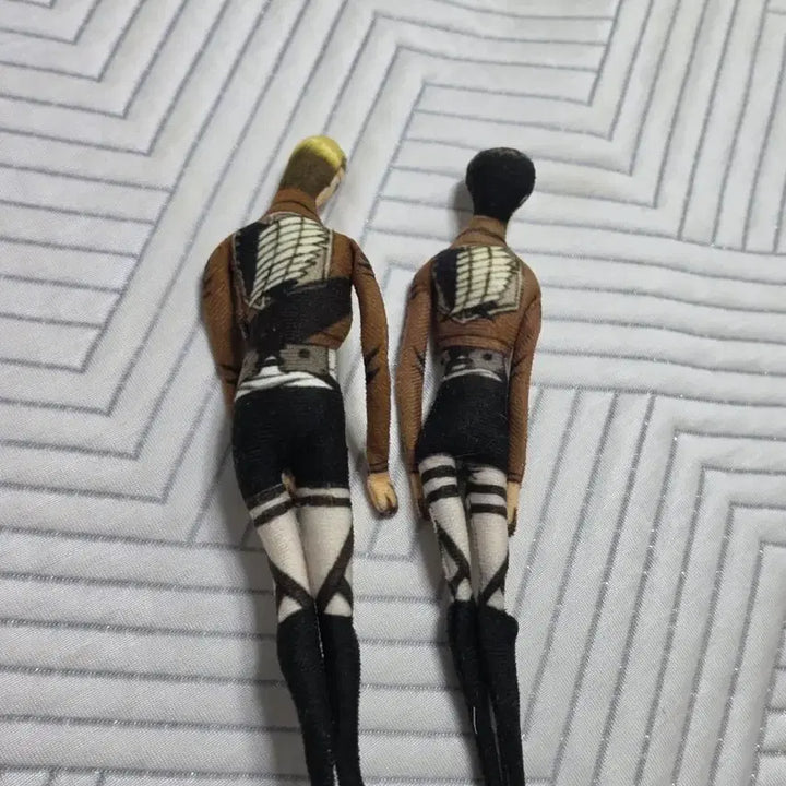 [BUNJANG] Attack on Titan Erwin &amp; Levi Wire Doll Bundle (Eruri) / 진격의 거인 엘빈 리바이 철사인형 일괄 에루리