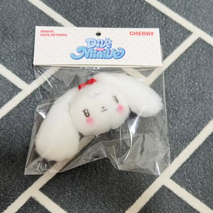 [BUNJANG] IVE Minive Cherry Wonyoung Popup Face Keyring / 아이브 미니브 체리 원영 팝업 페이스 키링 양도