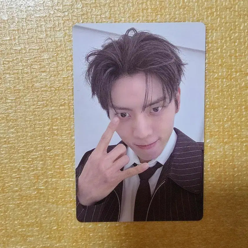 [BUNJANG] INFINITE Dongwoo Windbreaker Jacket Photocard / 인피니트 동우 바람막이 자켓 포카