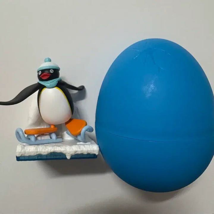 [BUNJANG] Pingu Figure with Sled and Egg Capsule / 핑구 피규어 썰매 + 알 캡슐