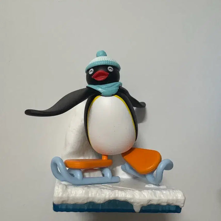 [BUNJANG] Pingu Figure with Sled and Egg Capsule / 핑구 피규어 썰매 + 알 캡슐