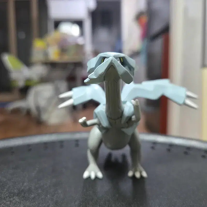 [BUNJANG] Takara Tomy Reshiram Pokemon Figure (Used) / 포켓몬 피규어 몬코레 중고 큐레무 타카라토미