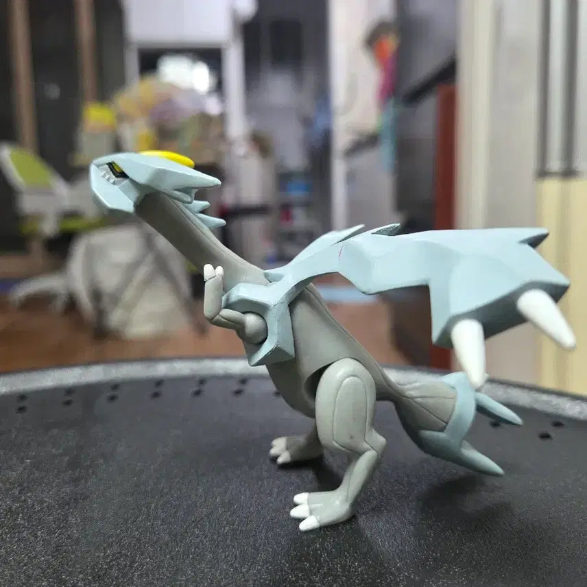 [BUNJANG] Takara Tomy Reshiram Pokemon Figure (Used) / 포켓몬 피규어 몬코레 중고 큐레무 타카라토미