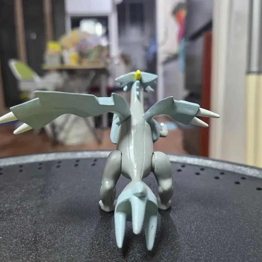 [BUNJANG] Takara Tomy Reshiram Pokemon Figure (Used) / 포켓몬 피규어 몬코레 중고 큐레무 타카라토미
